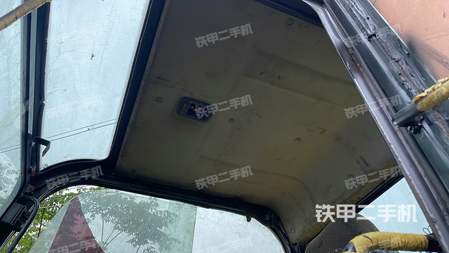 驾驶室顶部（整机外观）