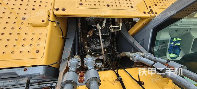 回转马达和主控阀（整机外观）