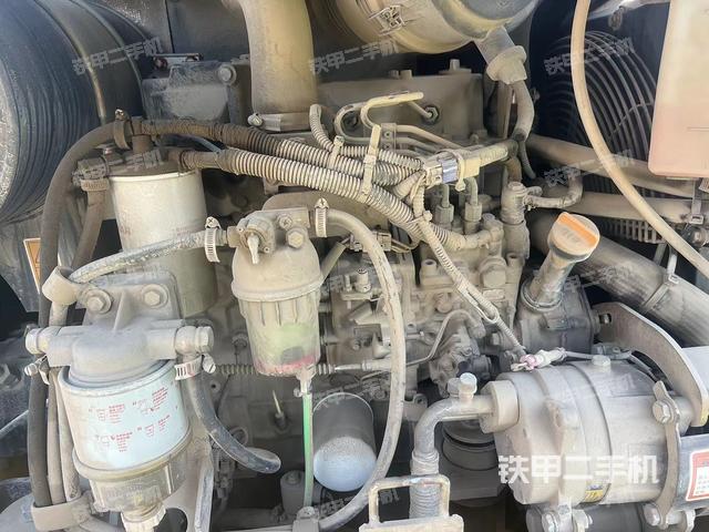 回转马达和主控阀（整机外观）