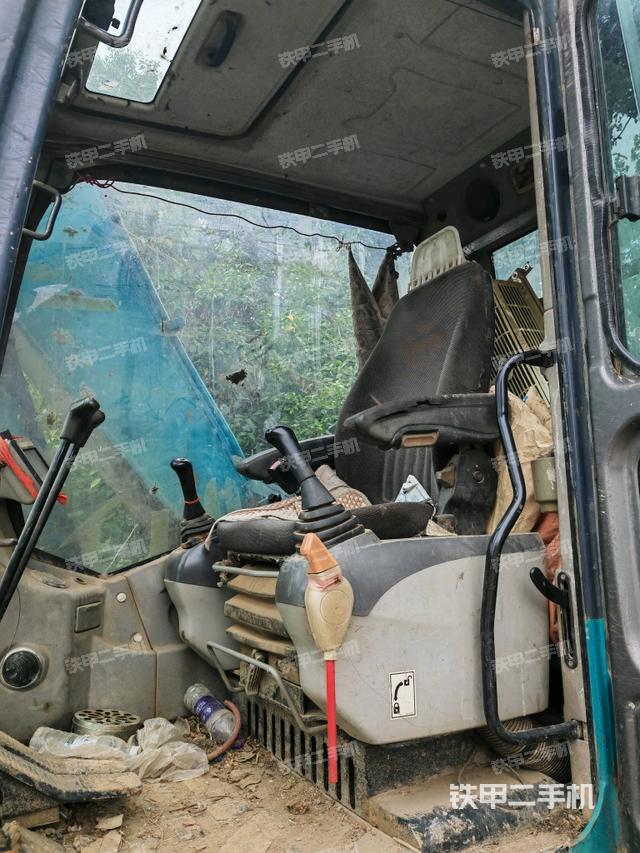 驾驶室左前45度（驾驶室部分）