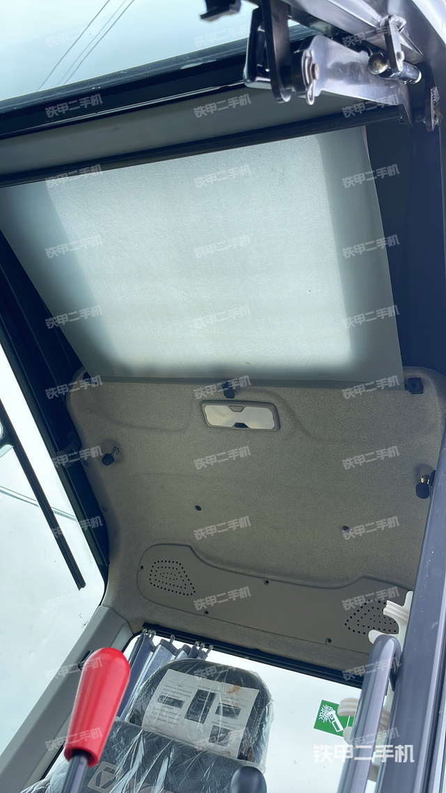 驾驶室顶部（整机外观）