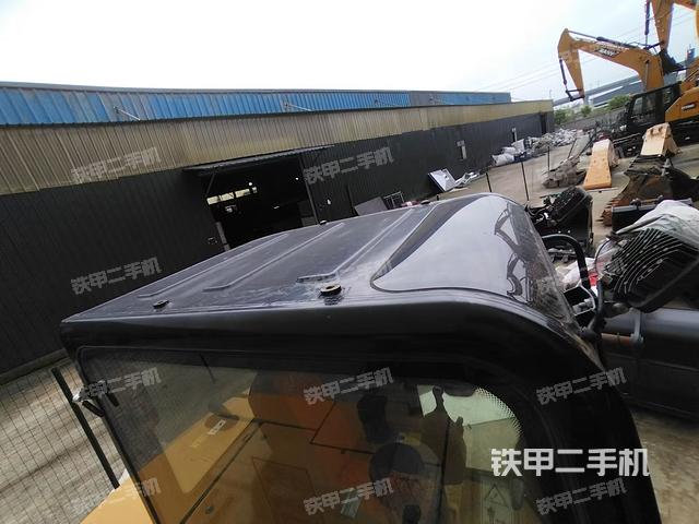 驾驶室顶部（整机外观）