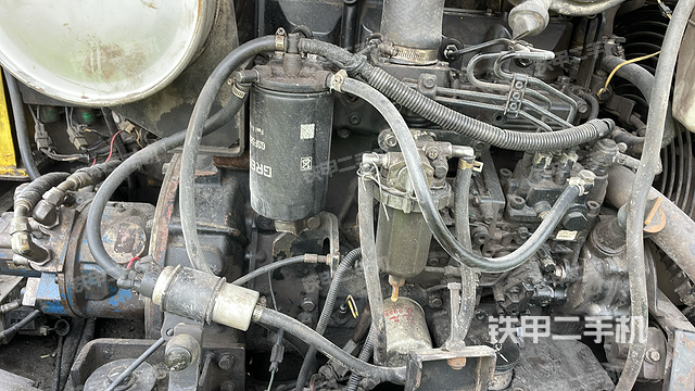 回转马达和主控阀（整机外观）