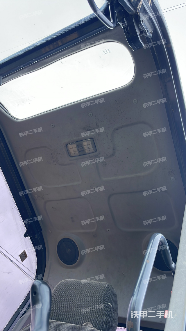 驾驶室顶部（整机外观）