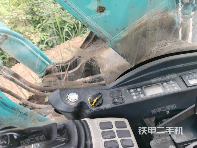 座椅右侧控制台/钥匙门/油门/含右手柄（驾驶室部分）