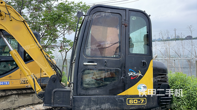 驾驶室整体（整机外观）