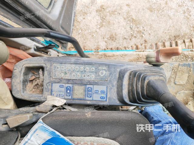 座椅左侧控制台/音响/含左手柄（驾驶室部分）