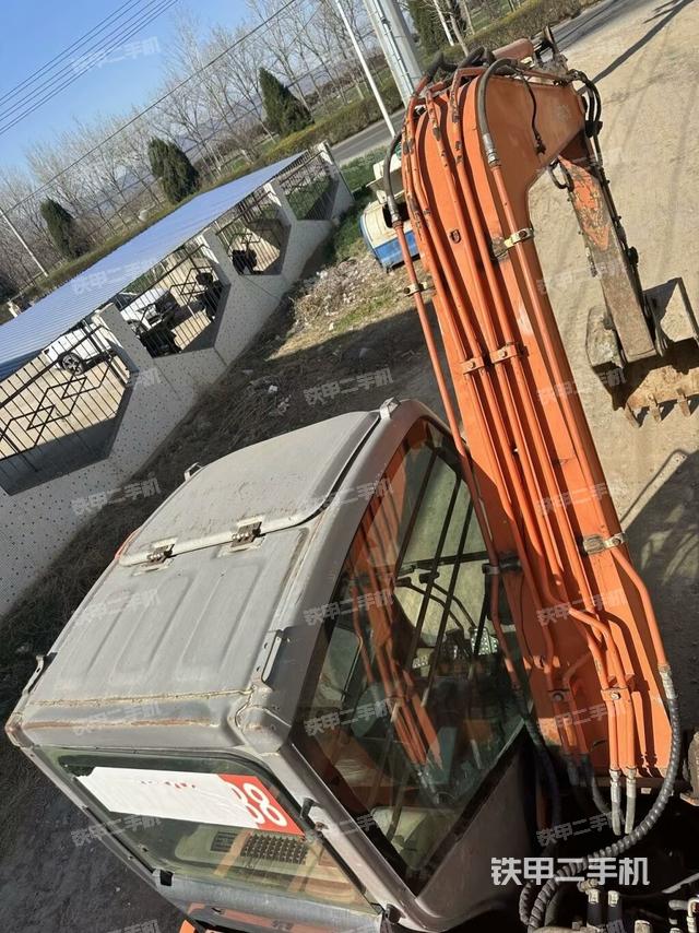 驾驶室顶部（整机外观）