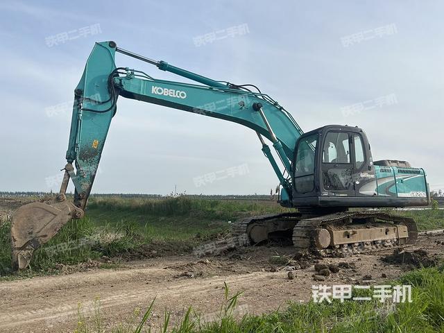 神钢SK200-8挖掘机