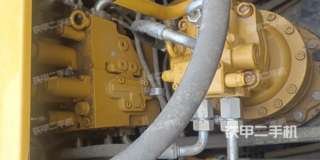 回转马达和主控阀（整机外观）