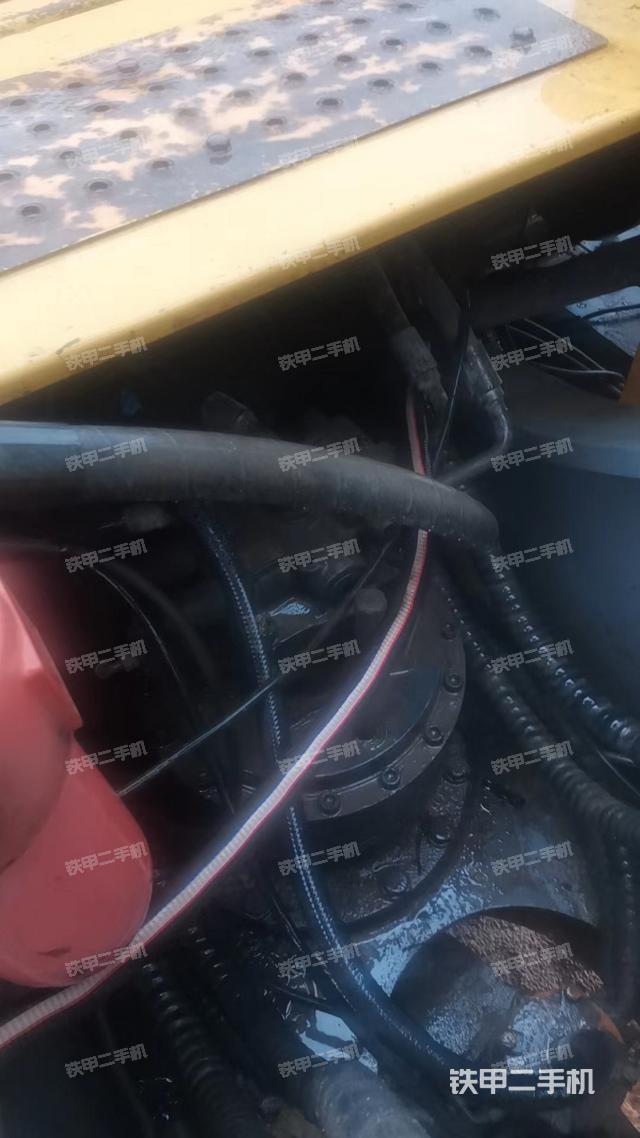 回转马达和主控阀（整机外观）