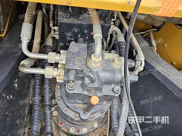 回转马达和主控阀（整机外观）