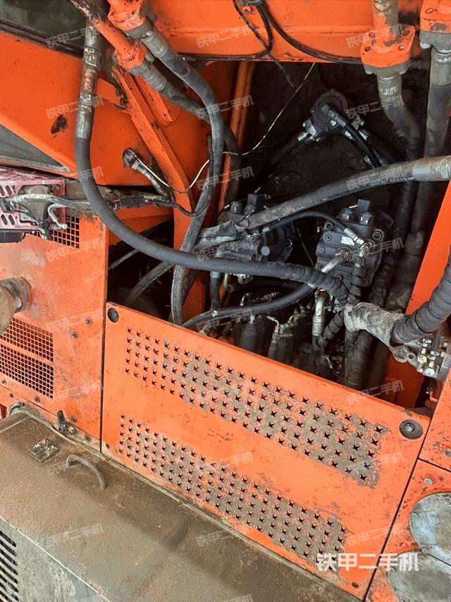 驾驶室顶部（整机外观）