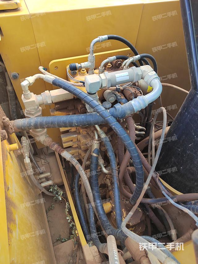 回转马达和主控阀（整机外观）