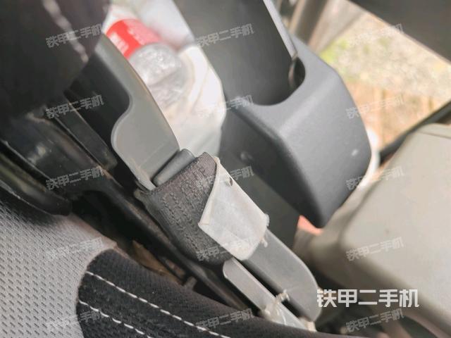 座椅左侧控制台/音响/含左手柄（驾驶室部分）