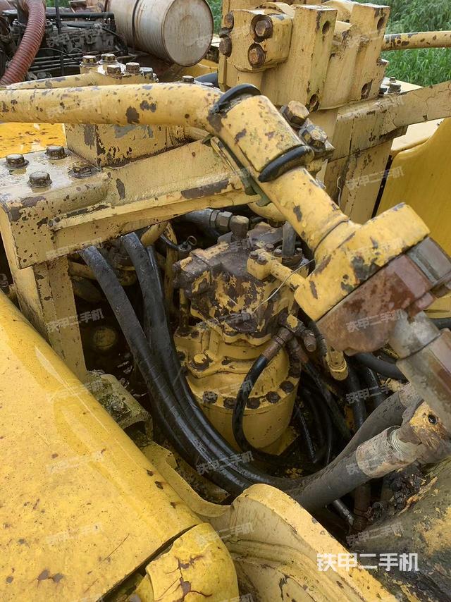 回转马达和主控阀（整机外观）