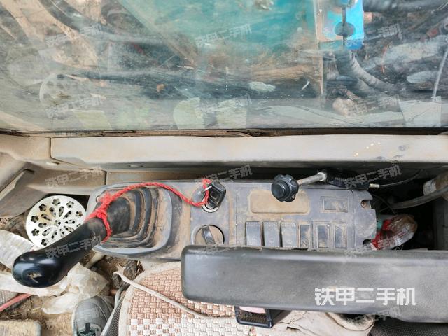 座椅右侧控制台/钥匙门/油门/含右手柄（驾驶室部分）