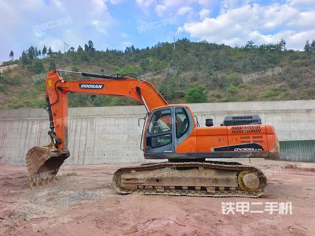 斗山DX300LC-9C挖掘机
