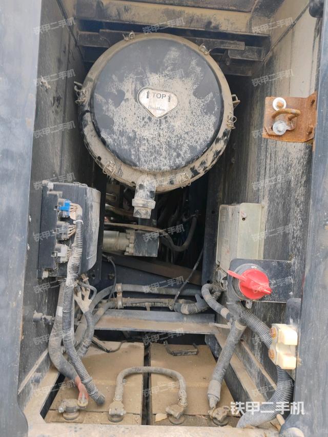 電瓶（大件艙室）