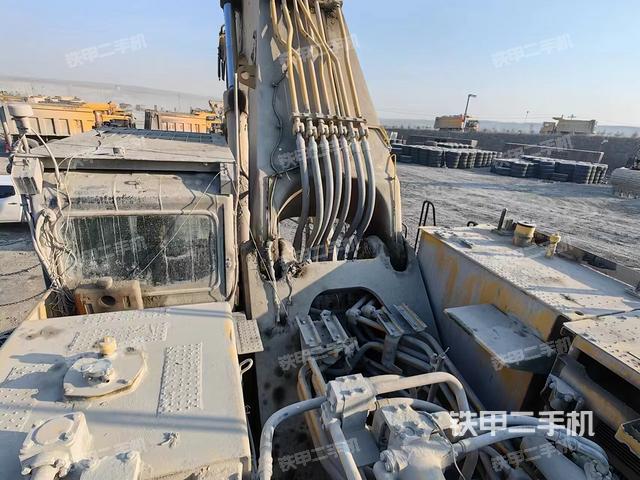 驾驶室顶部（整机外观）