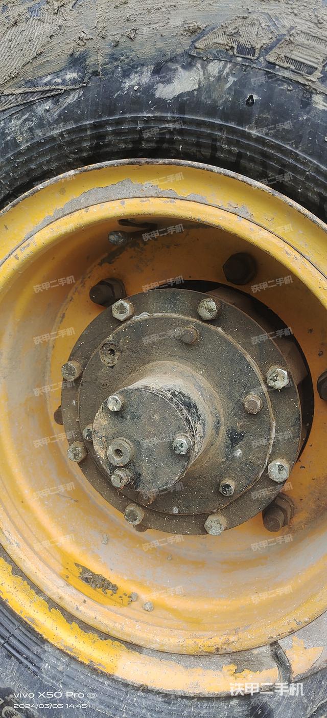 回转马达和主控阀（整机外观）