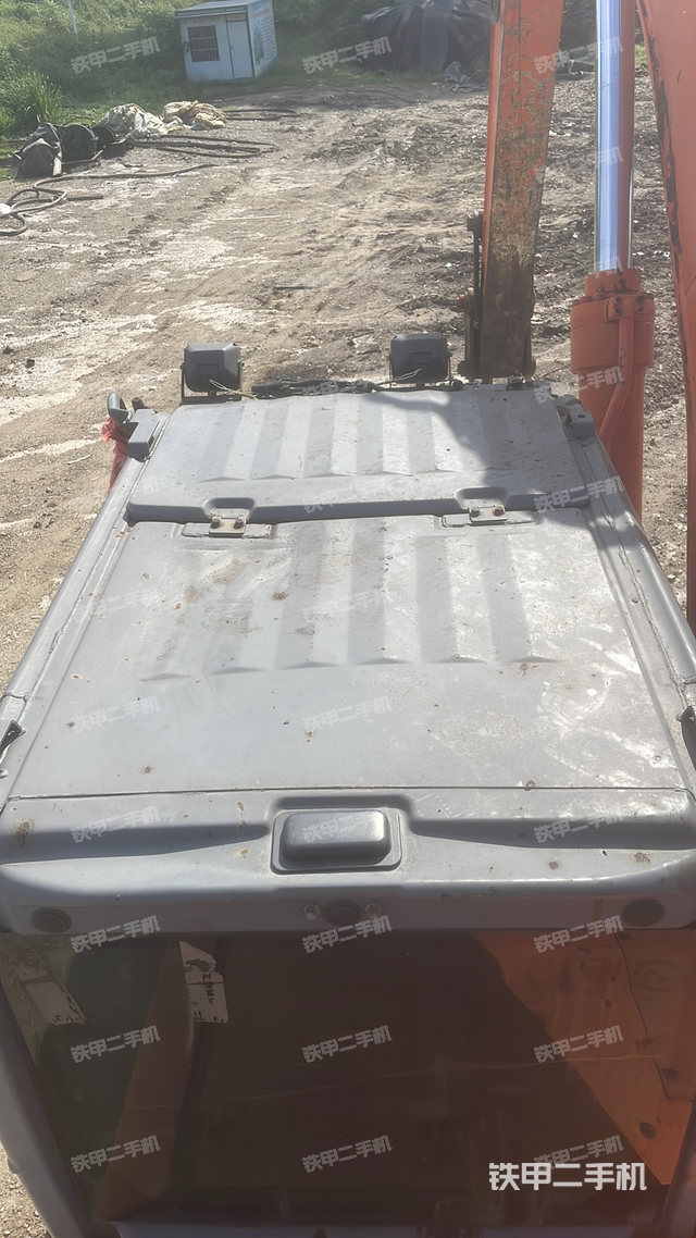 驾驶室顶部（整机外观）