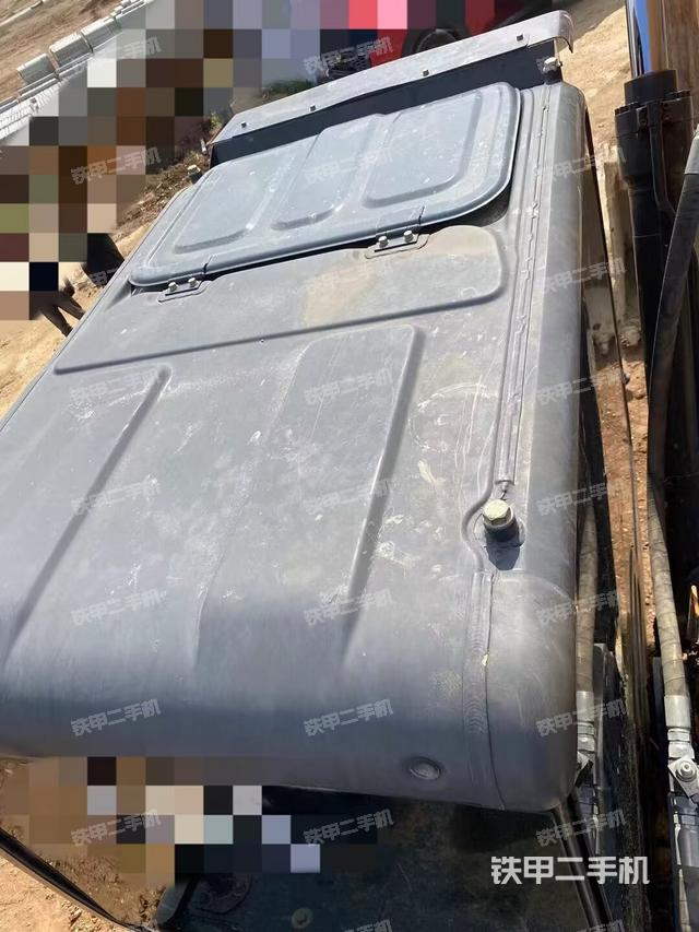 驾驶室顶部（整机外观）