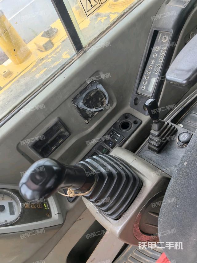 座椅右側(cè)控制臺(tái)/鑰匙門(mén)/油門(mén)/含右手柄（駕駛室部分）