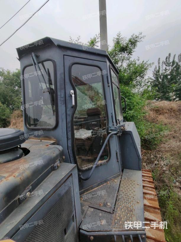 駕駛室右側(cè)全景照（推土機駕駛室）