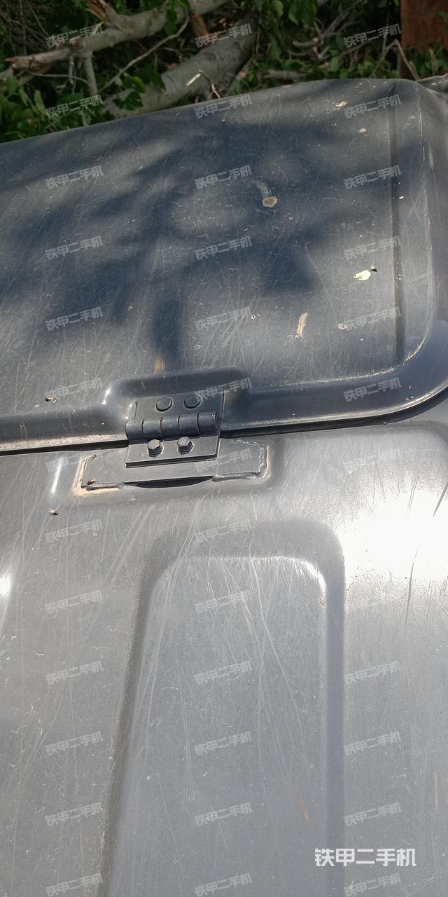 驾驶室顶部（整机外观）