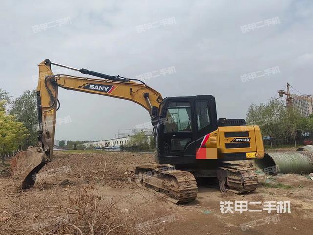 三一重工SY135C挖掘机