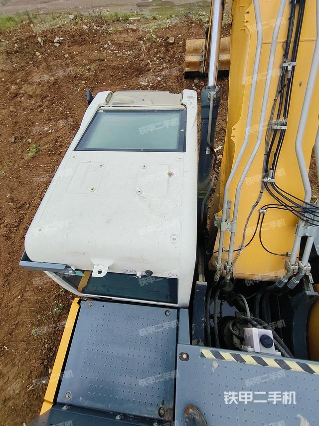 驾驶室顶部（整机外观）