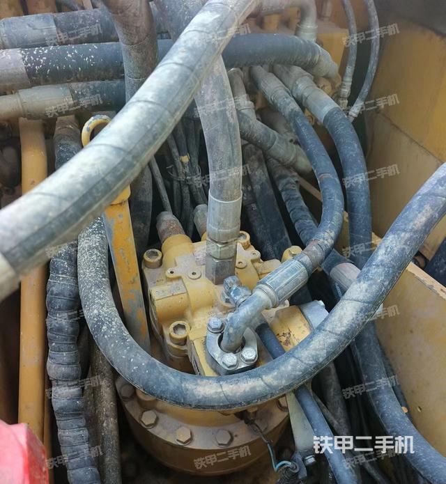 回转马达和主控阀（整机外观）