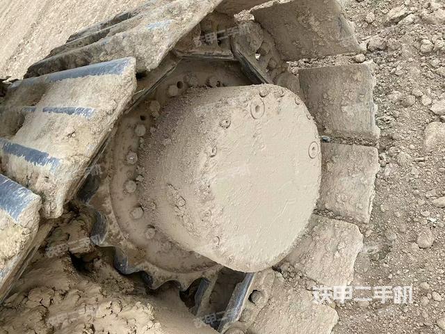 左驅(qū)動輪（行走機構(gòu)）