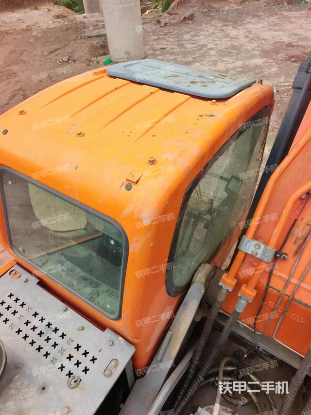 驾驶室顶部（整机外观）