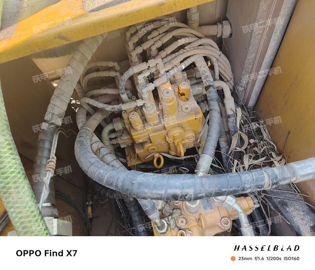 回转马达和主控阀（整机外观）