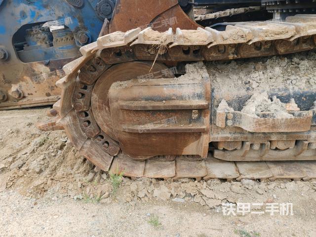 左驅(qū)動輪（行走機構(gòu)）