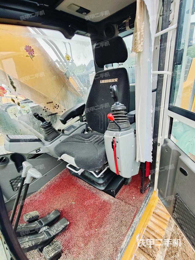 驾驶室整体（整机外观）