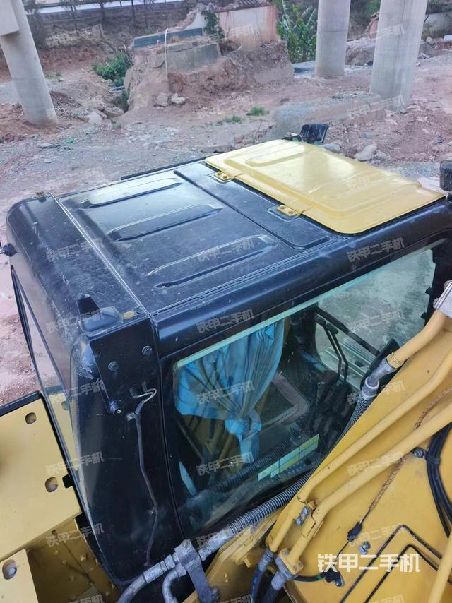 驾驶室顶部（整机外观）