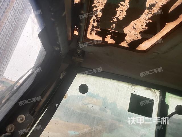 驾驶室顶部（整机外观）