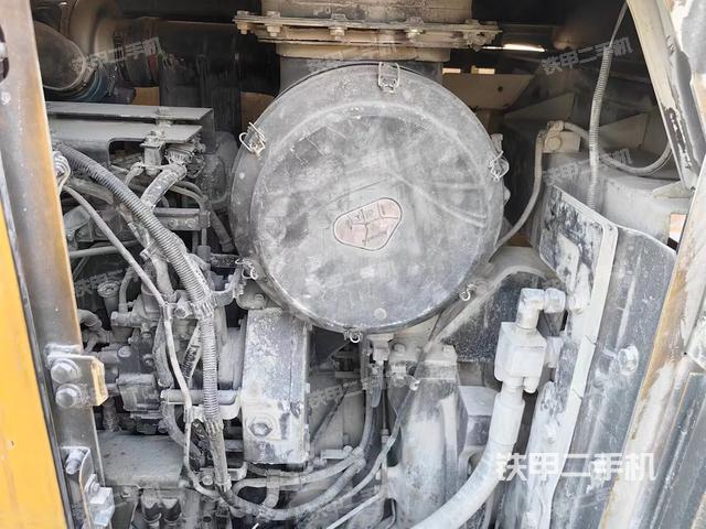 回转马达和主控阀（整机外观）