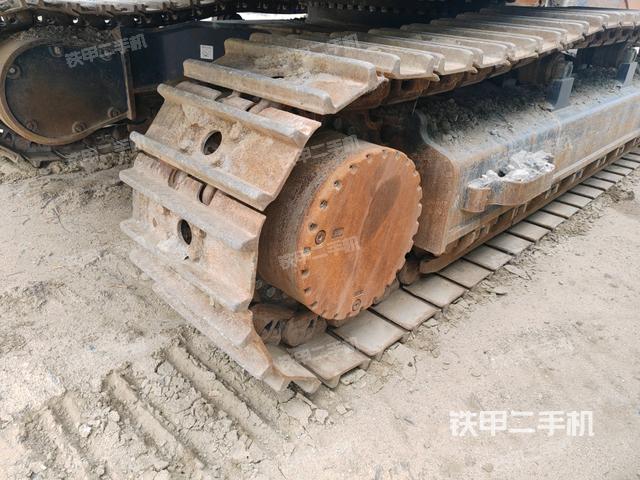 右驅(qū)動輪（行走機構(gòu)）