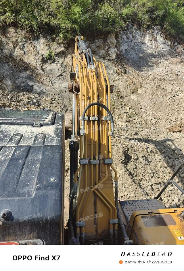 驾驶室顶部（整机外观）