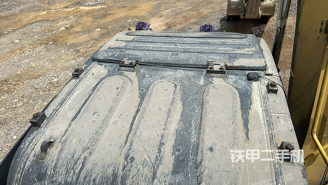 驾驶室顶部（整机外观）