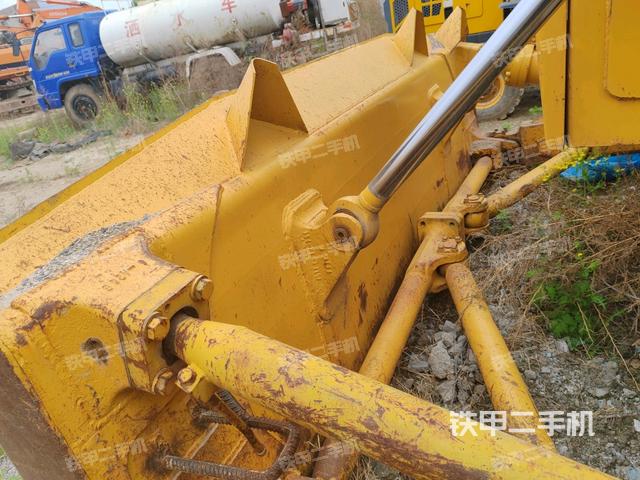 推土鏟右后（推土機底盤及工作裝置）