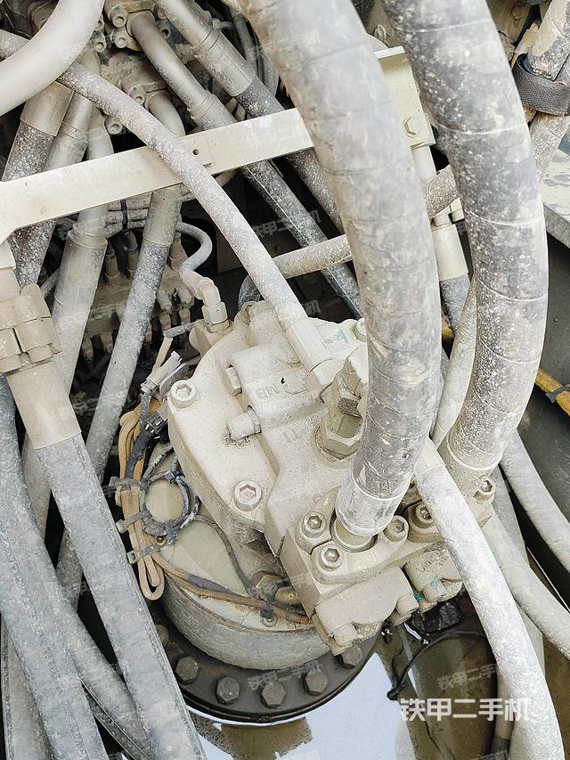 回转马达和主控阀（整机外观）