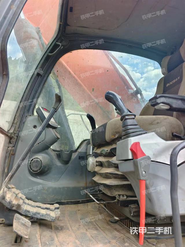 驾驶室整体（整机外观）