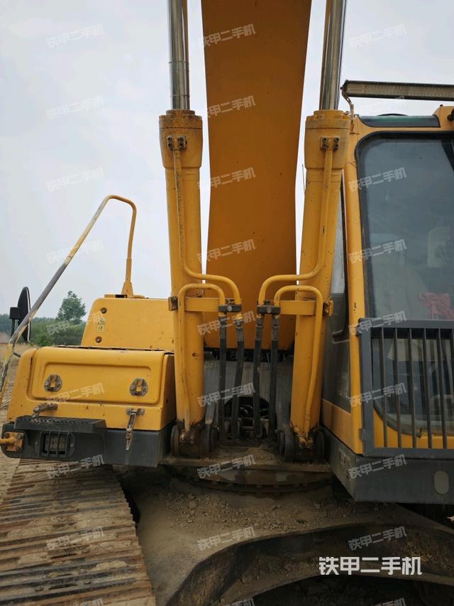 大臂油缸整體?豎拍（工作和回轉(zhuǎn)裝置）