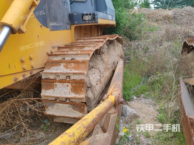 右側(cè)履帶全景（推土機底盤及工作裝置）