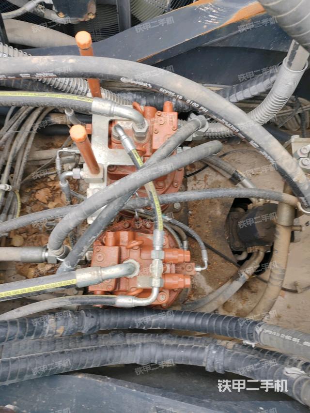 回轉(zhuǎn)馬達（上車部件）